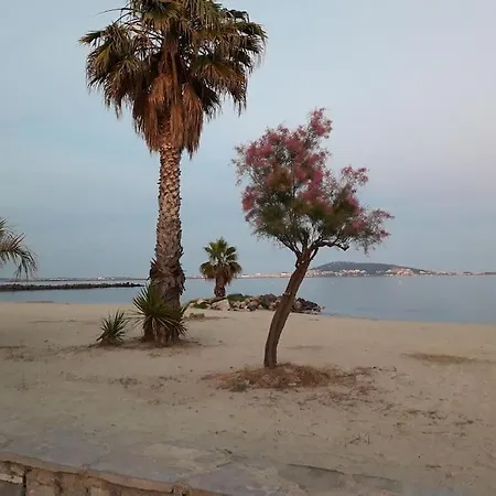 Location Saisonniere Type T2 *